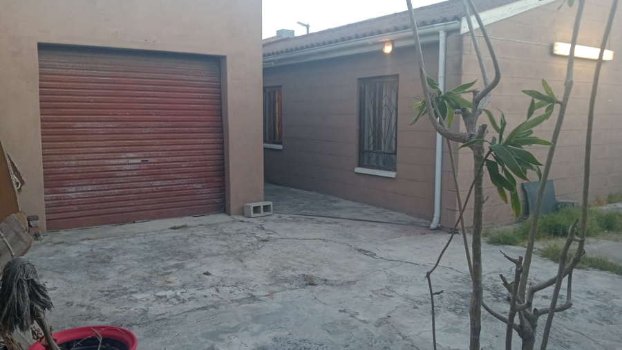 2 Bedroom Property for Sale in New Woodlands Western Cape